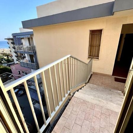 Ferienwohnung Casa Solymar Vallecrosia Exterior foto